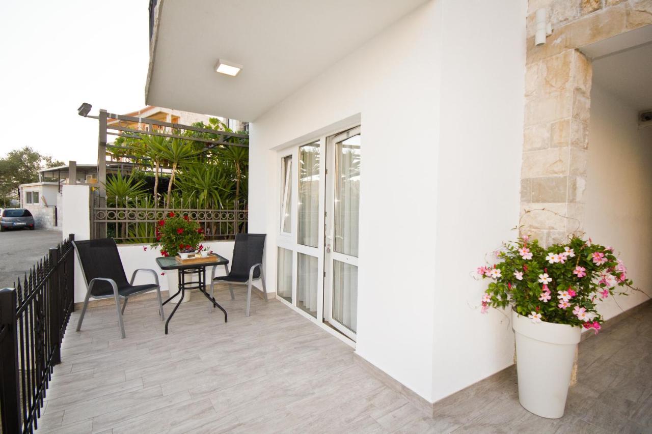Apartments Saric Bar Bagian luar foto