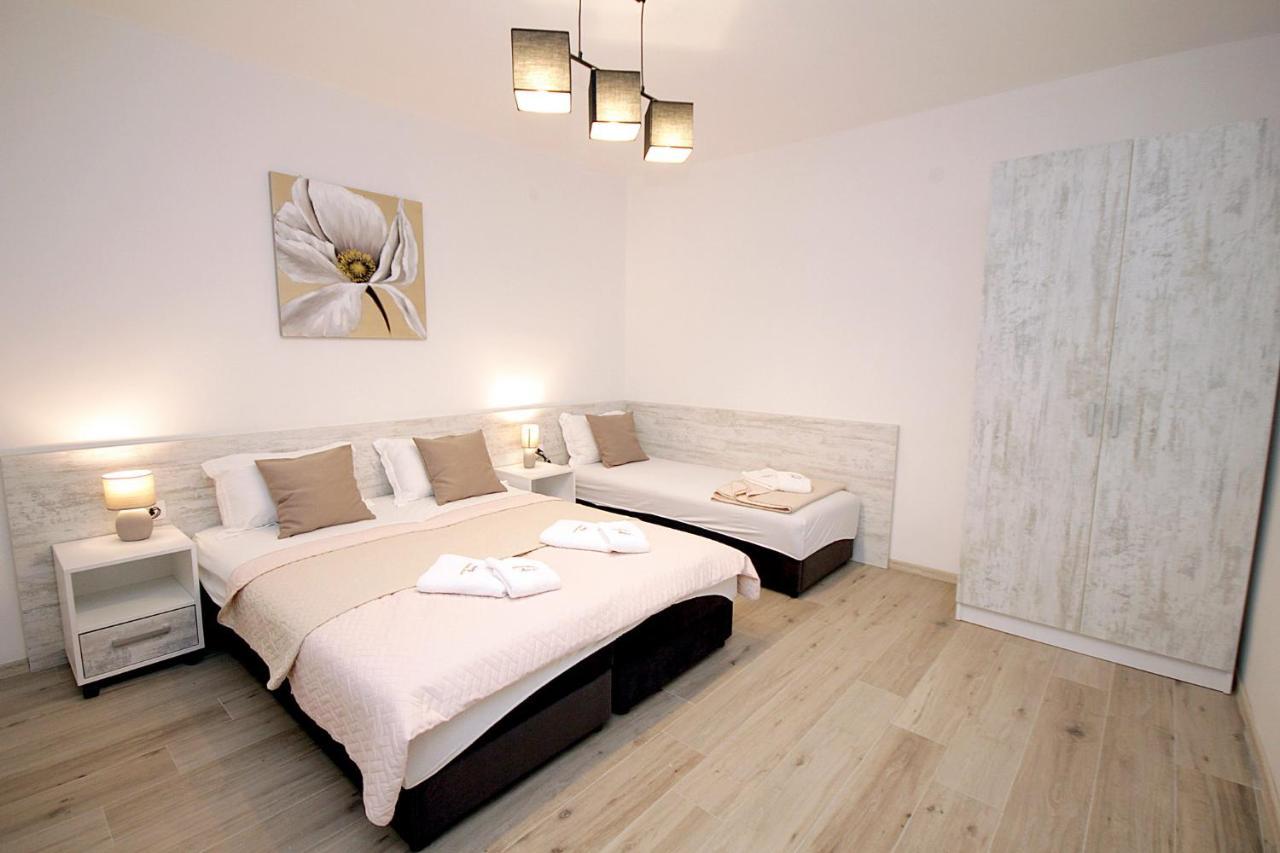 Apartments Saric Bar Bagian luar foto