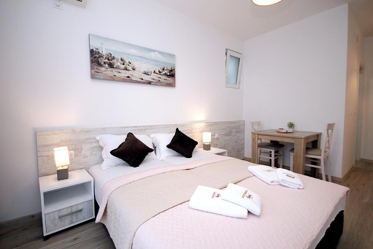 Apartments Saric Bar Bagian luar foto