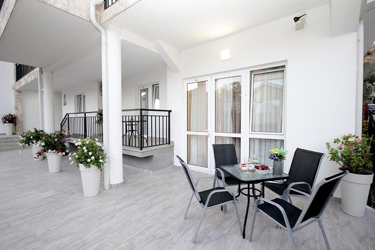 Apartments Saric Bar Bagian luar foto
