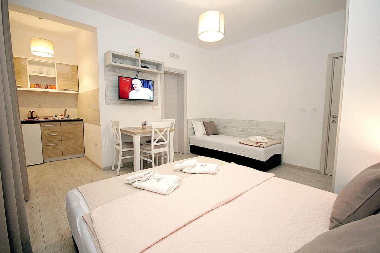 Apartments Saric Bar Bagian luar foto