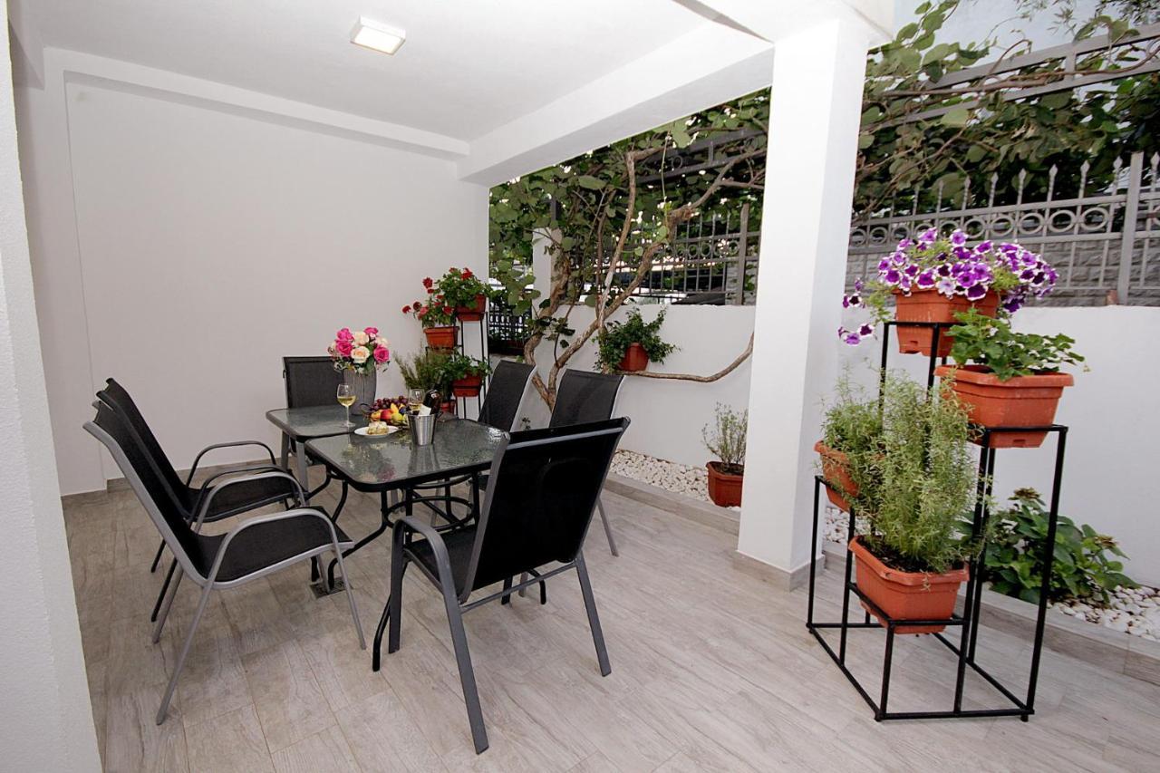 Apartments Saric Bar Bagian luar foto