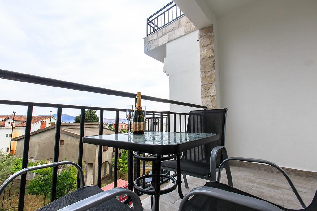 Apartments Saric Bar Bagian luar foto