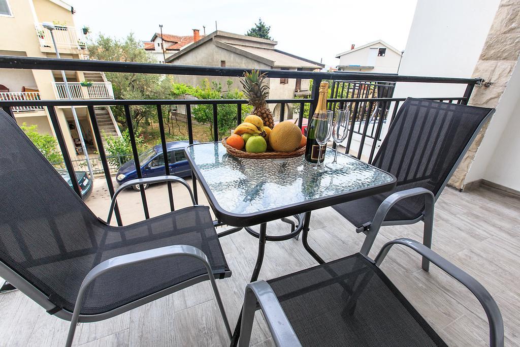 Apartments Saric Bar Bagian luar foto