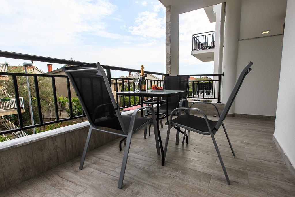 Apartments Saric Bar Bagian luar foto