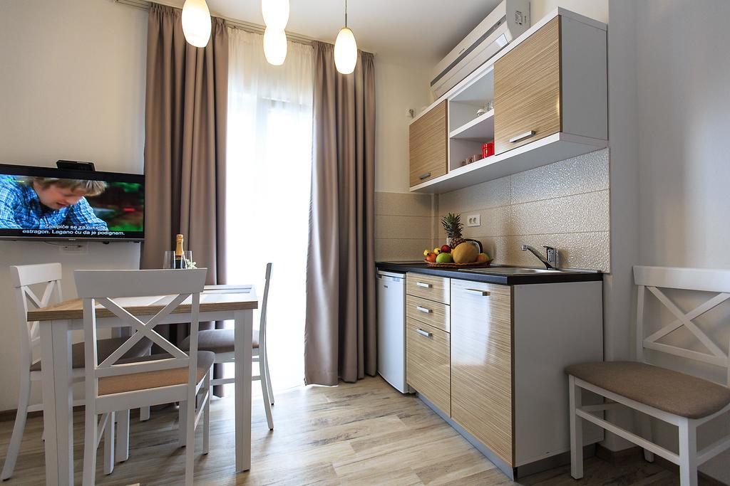 Apartments Saric Bar Bagian luar foto